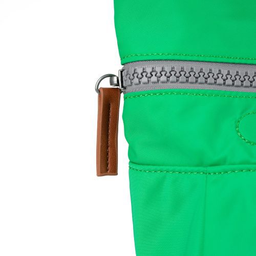 ORI CANFIELD B MEDIUM NYLON GREEN APPLE ZIP