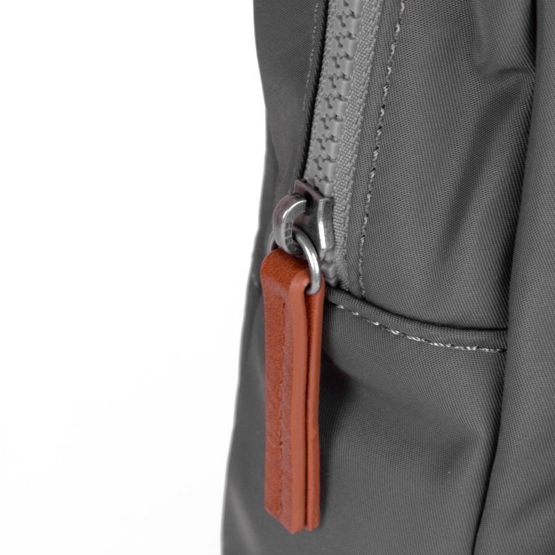 Ori Willesden B Small Graphite Zip